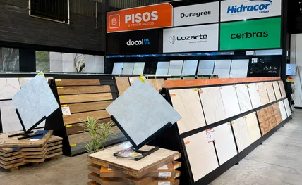 Setor de pisos e revestimentos da Toda Obra Home Center em Campina Grande